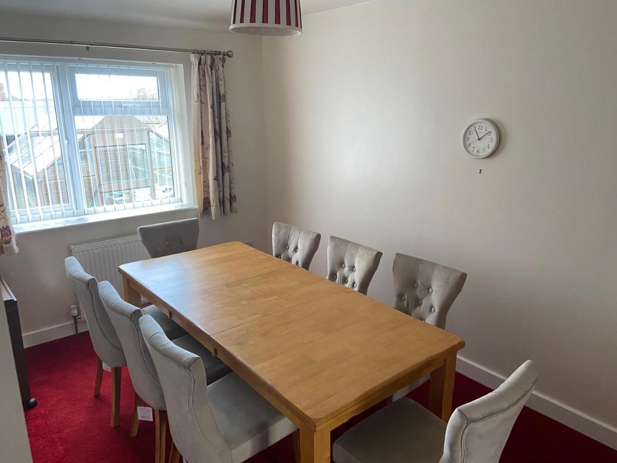 Large 4 Bedroom Home In Boston Spa Village In-Between York, Harrogate And Leeds, Sleeps 9 מראה חיצוני תמונה