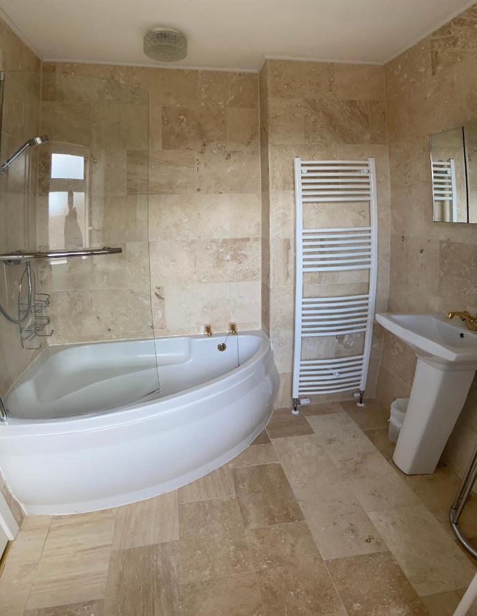Large 4 Bedroom Home In Boston Spa Village In-Between York, Harrogate And Leeds, Sleeps 9 מראה חיצוני תמונה