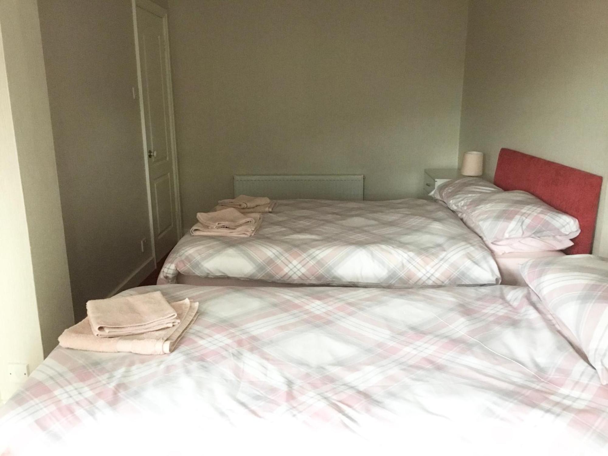 Large 4 Bedroom Home In Boston Spa Village In-Between York, Harrogate And Leeds, Sleeps 9 מראה חיצוני תמונה